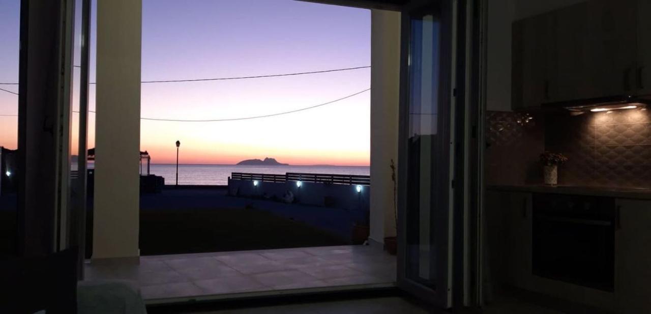 Coral Sea Apartment Kokkinos Pirgos Exteriör bild