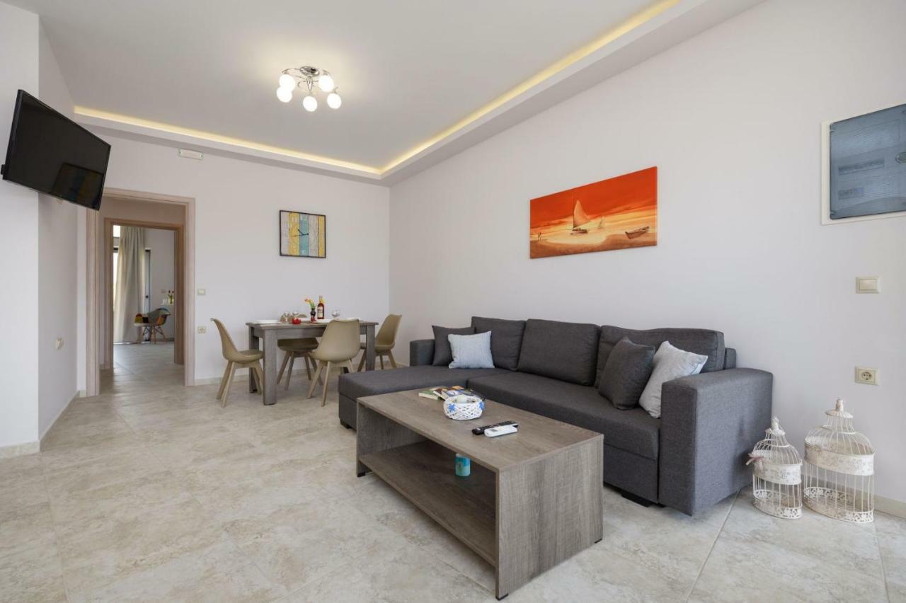 Coral Sea Apartment Kokkinos Pirgos Exteriör bild