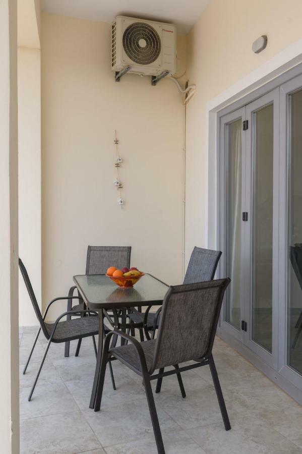 Coral Sea Apartment Kokkinos Pirgos Exteriör bild