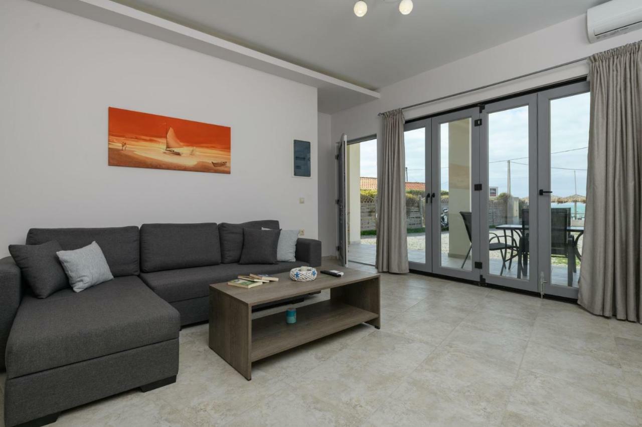 Coral Sea Apartment Kokkinos Pirgos Exteriör bild
