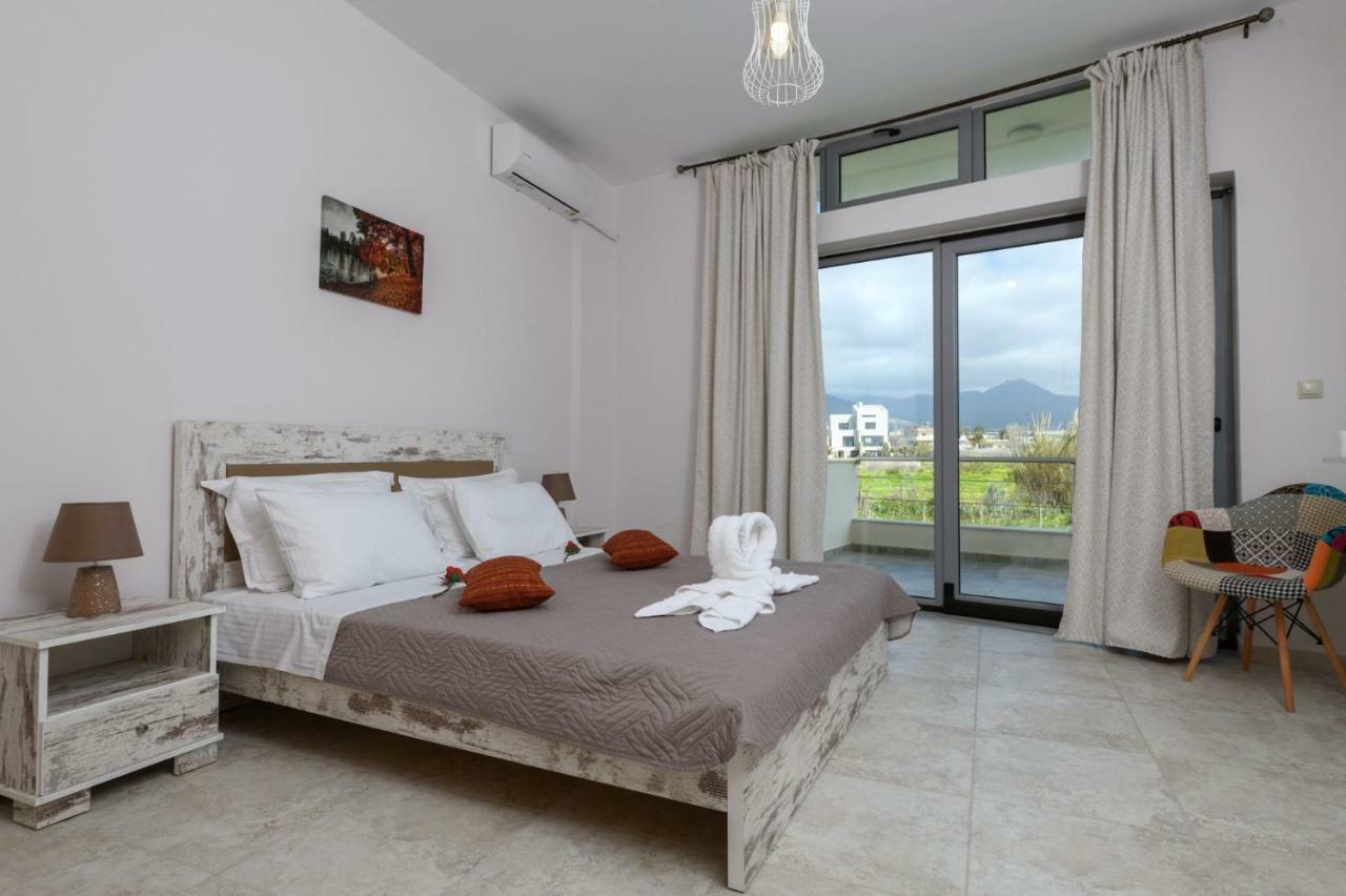 Coral Sea Apartment Kokkinos Pirgos Exteriör bild